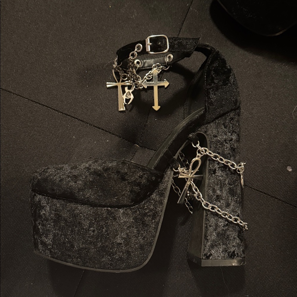 Discontinued DOLLS KILL X THE CRAFT limited edition velvet charmed platforms - Picture 3 of 9